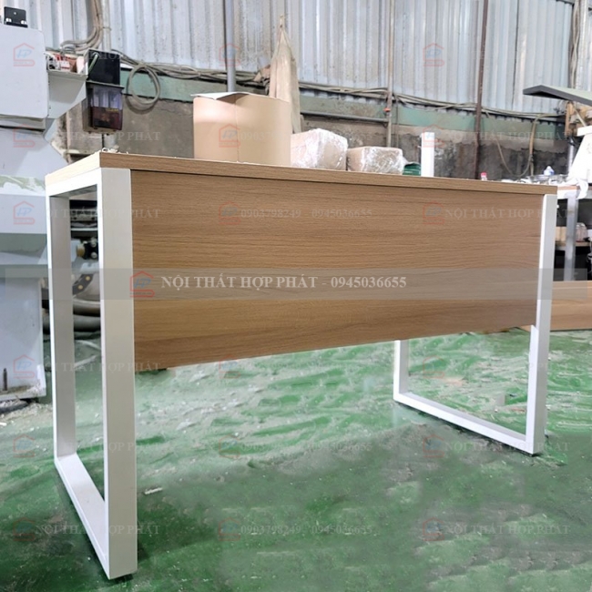 Bàn Làm Việc Chân Sắt BLVCS009 